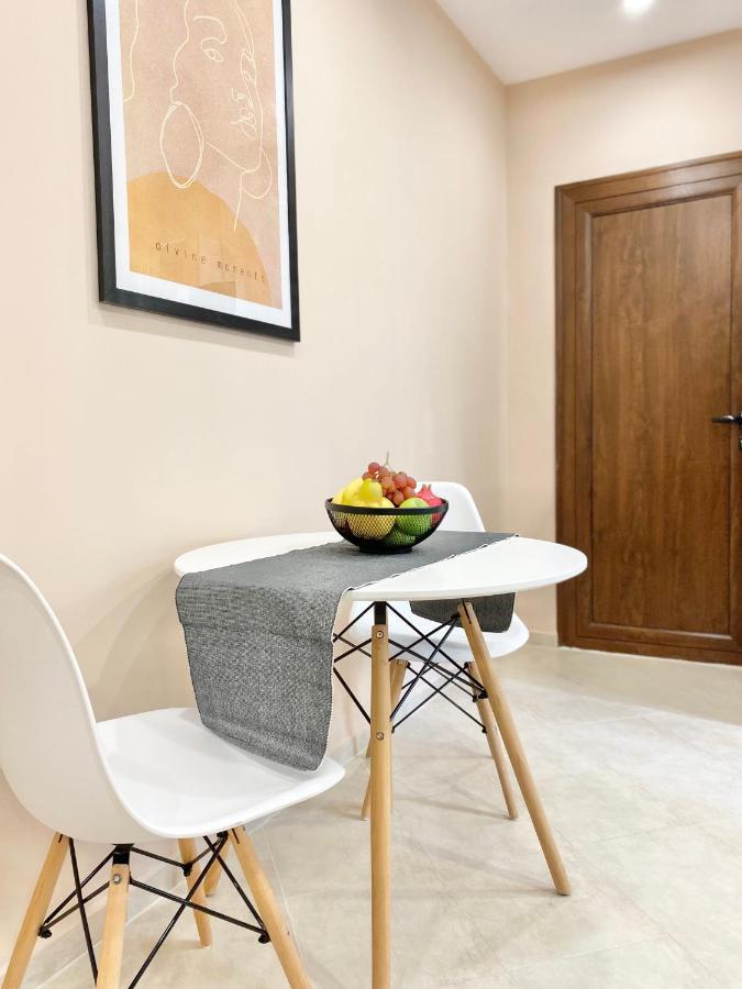 For 4 Guests Next To Mall & Free Street Parking * Stara Zagora