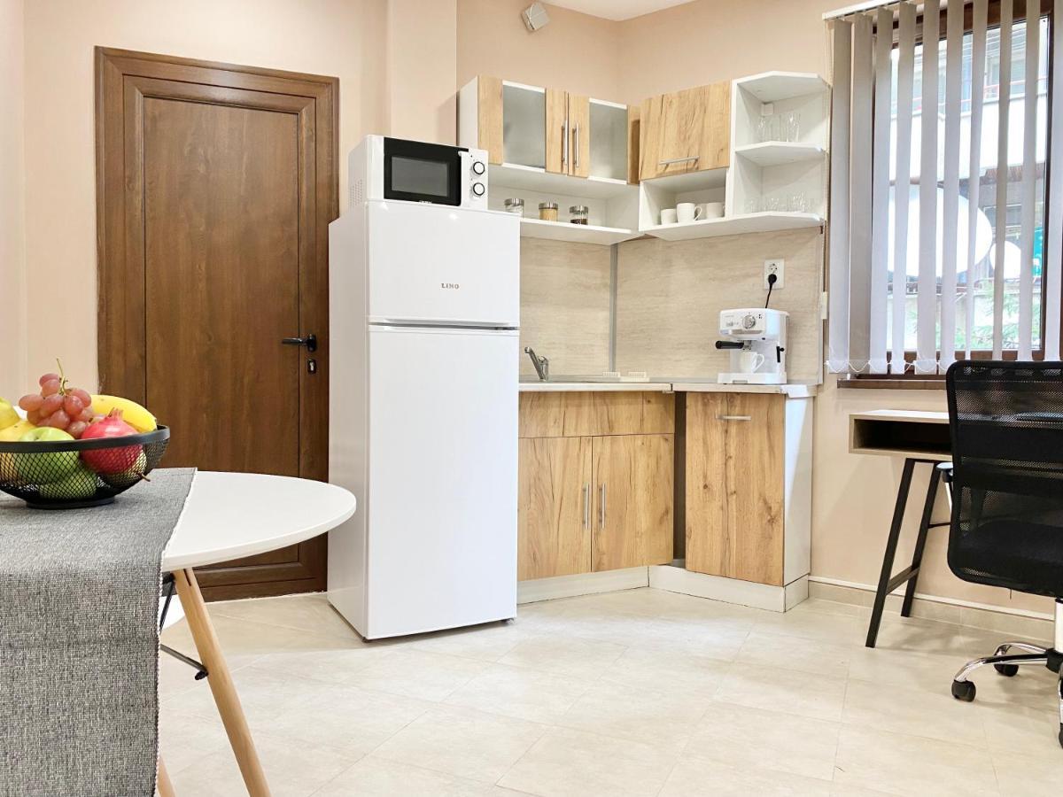 For 4 Guests Next To Mall & Free Street Parking